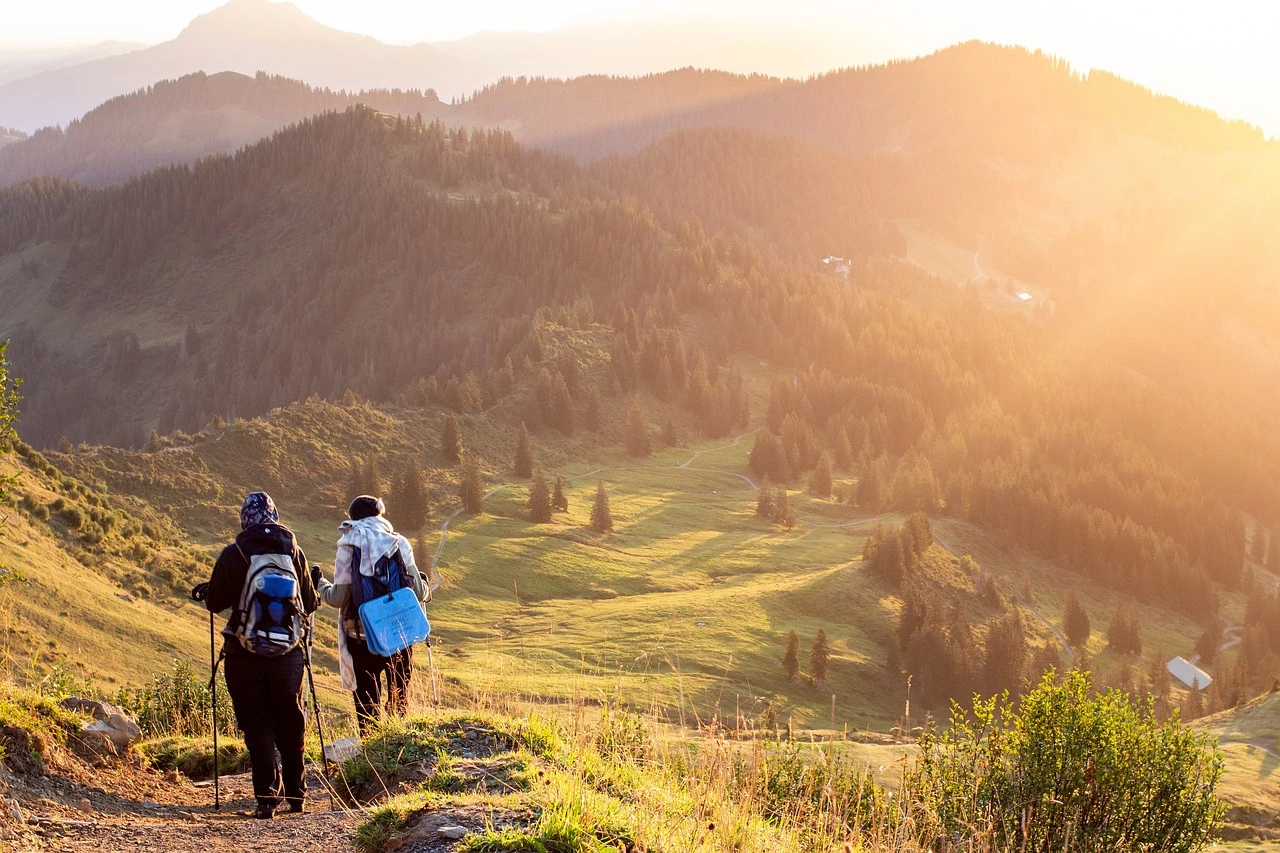 Partir en randonnée pédestre à travers les hauteurs d'Annecy.